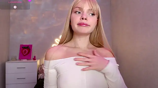 Snapshot of Red__Candy chatting on 18, 12, 2024 Red Candy online show from 18, 12, 2024