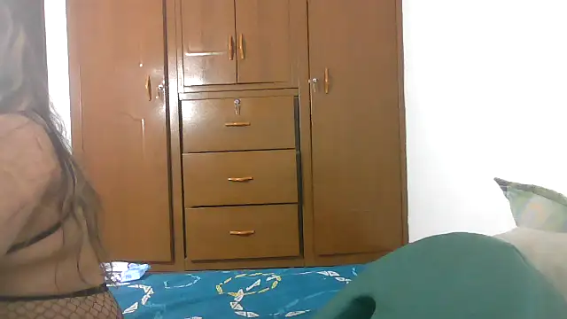 Snapshot of Gonul_Aslanbey chatting on 1, 10, 2025 Gonul Aslanbey online show from 1, 10, 2025