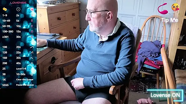 Adamdaddybear online show from 5, 10, 2025