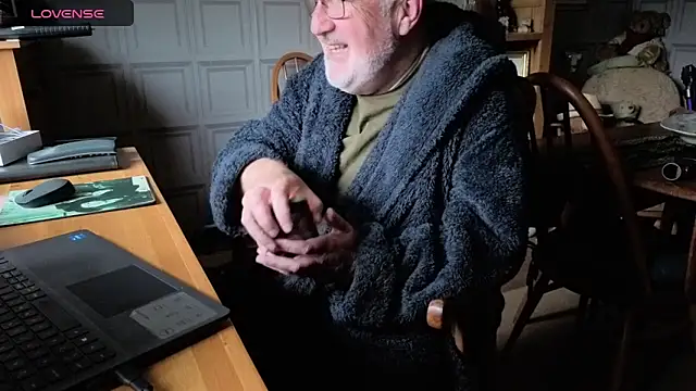 Adamdaddybear online show from 16, 10, 2025