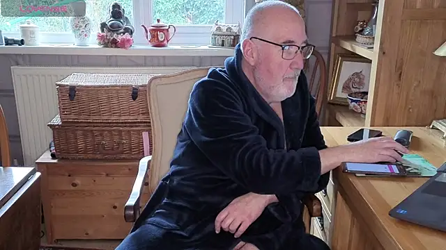 Adamdaddybear online show from 9, 2, 2026