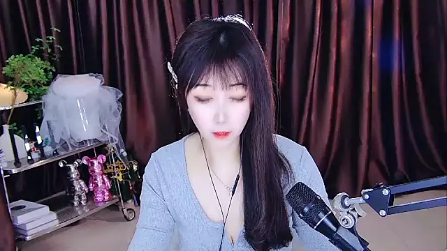 Snapshot of xiaoya666--baby chatting on 2, 3, 2025 xiaoya666--baby online show from 2, 3, 2025