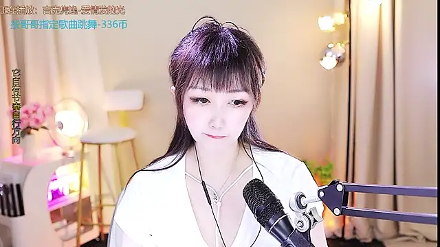 Snapshot of xiaoya666--baby chatting on 5, 10, 2025 xiaoya666--baby online show from 5, 10, 2025