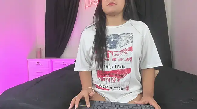 Snapshot of lindacastro02 chatting on 14, 3, 2025 lindacastro02 online show from 14, 3, 2025