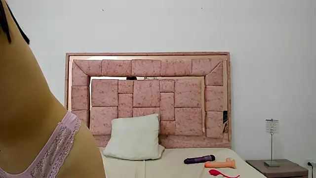 Snapshot of MAVIE_IVANOVA chatting on 25, 1, 2025 MAVIE IVANOVA online show from 25, 1, 2025