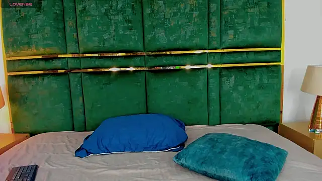 Latrellx7 online show from 23, 1, 2025