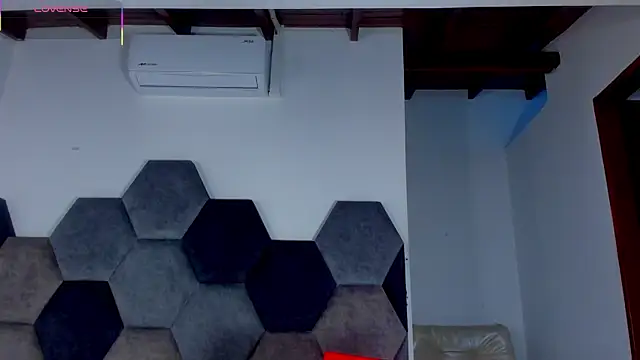 Latrellx7 online show from 10, 4, 2026