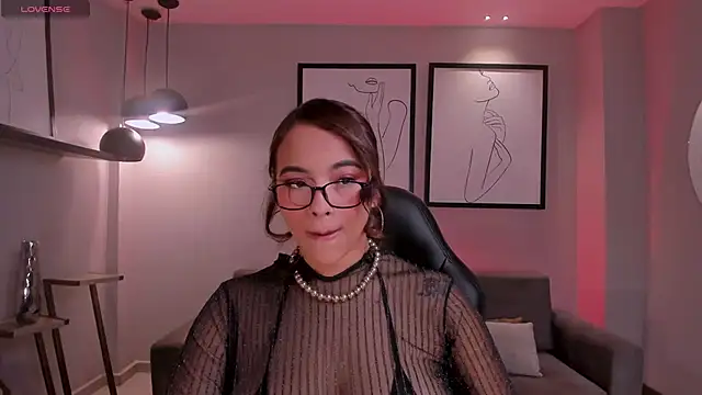 Snapshot of CarlaSmithX chatting on 12, 3, 2025 CarlaSmithX online show from 12, 3, 2025