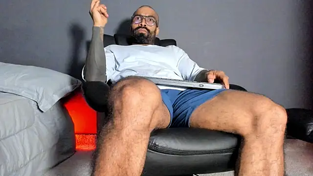 Snapshot of Brock_hurn1 chatting on 4, 12, 2025 Brock hurn1 online show from 4, 12, 2025