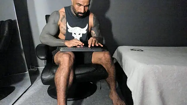 Snapshot of Brock_hurn1 chatting on 23, 12, 2025 Brock hurn1 online show from 23, 12, 2025