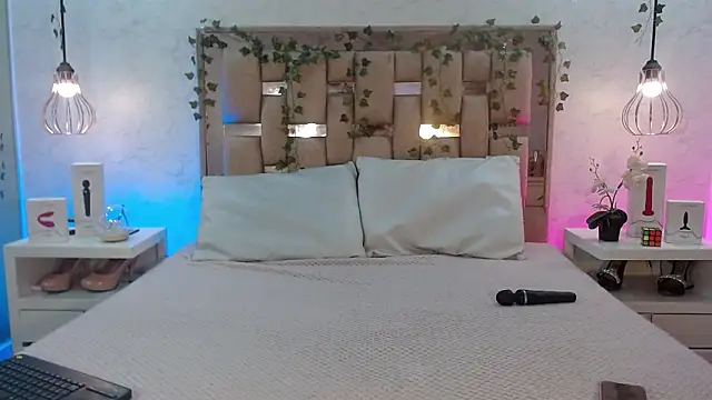 Snapshot of GigiVolkova chatting on 28, 11, 2025 GigiVolkova online show from 28, 11, 2025