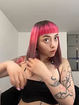 Snapshot of GigiVolkova chatting on 3, 12, 2025 GigiVolkova online show from 3, 12, 2025