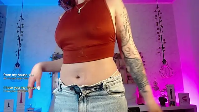 Snapshot of GigiVolkova chatting on 5, 12, 2025 GigiVolkova online show from 5, 12, 2025