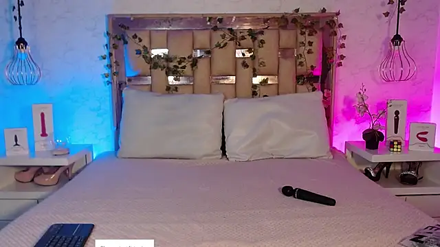 Snapshot of GigiVolkova chatting on 18, 12, 2025 GigiVolkova online show from 18, 12, 2025