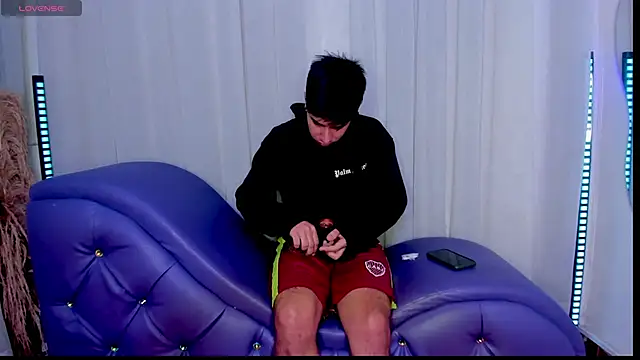 Yourslust  online show from 22, 11, 2025