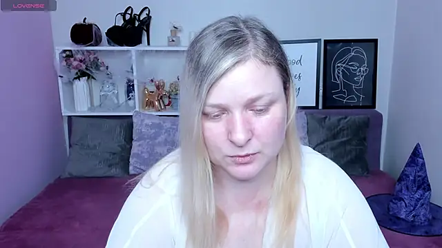 AnnaXCherri online show from 31, 10, 2025