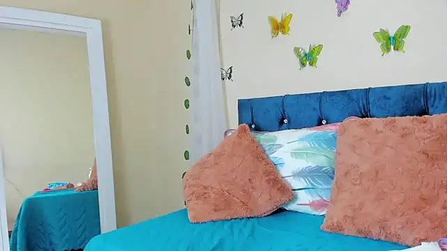 cristalwalker   online show from 8, 2, 2025