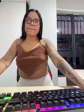 DAPHNEEE-ROSSEEE online show from 18, 12, 2025