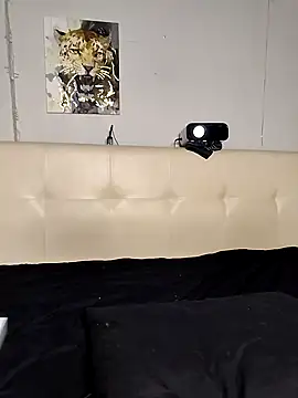 Lola Hale online show from 31, 1, 2025