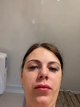 Lola Hale online show from 18, 11, 2025