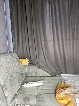 Lola Hale online show from 18, 12, 2025