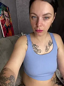 Snapshot of Lola_Hale chatting on 12, 6, 2026 Lola Hale online show from 12, 6, 2026