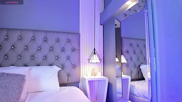 VioletthaRous online show from 4, 4, 2026