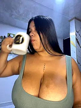 Snapshot of emma__milk_ chatting on 24, 10, 2025 emma  milk  online show from 24, 10, 2025