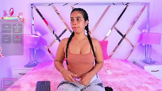 Snapshot of naughty__sara chatting on 21, 11, 2025 naughty sara online show from 21, 11, 2025