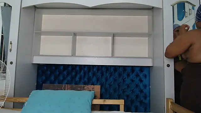 Zeeyonce696 online show from 5, 12, 2024