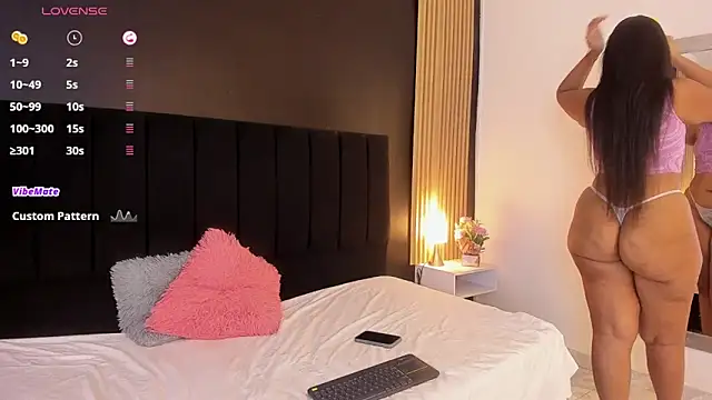 Snapshot of sweetsofia18 chatting on 11, 10, 2025 sweetsofia18 online show from 11, 10, 2025