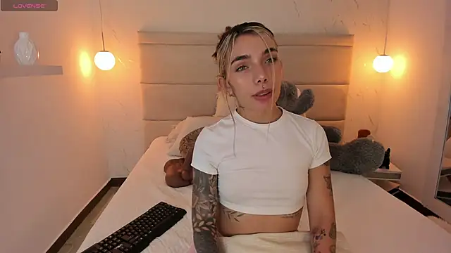 Mollymoon1 online show from 27, 11, 2025