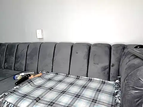 Pearl 00 online show from 13, 10, 2025