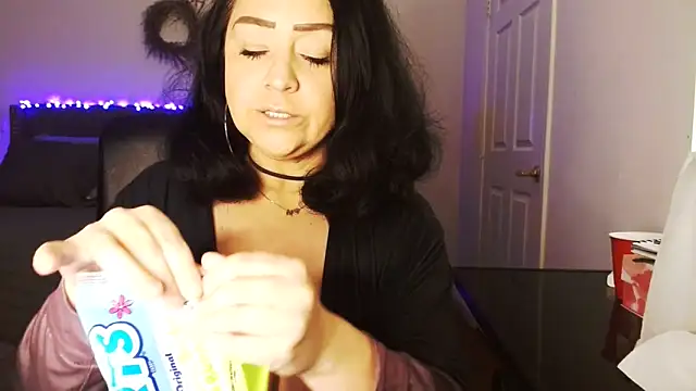 AlyssiaAmoreXO online show from 28, 4, 2026