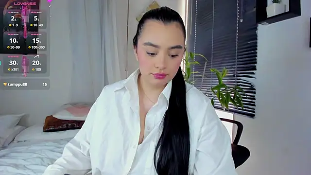 Snapshot of Cristal_Cutte chatting on 4, 12, 2024 Cristal Cutte online show from 4, 12, 2024