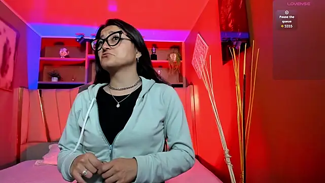 Lucy Williiams online show from 12, 11, 2025