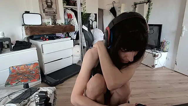 Snapshot of CeriseLapine chatting on 31, 10, 2025 CeriseLapine online show from 31, 10, 2025