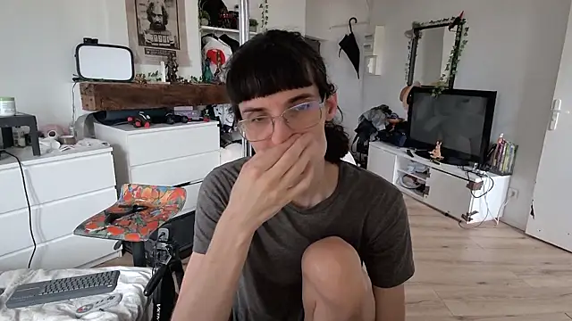 Snapshot of CeriseLapine chatting on 1, 11, 2025 CeriseLapine online show from 1, 11, 2025