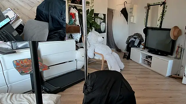 Snapshot of CeriseLapine chatting on 18, 11, 2025 CeriseLapine online show from 18, 11, 2025