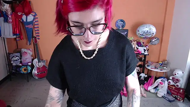 Snapshot of MissMiia2 chatting on 5, 2, 2025 MissMiia2 online show from 5, 2, 2025