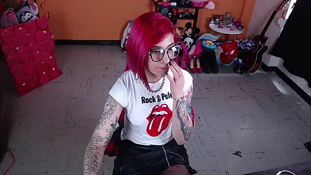 Snapshot of MissMiia2 chatting on 4, 3, 2025 MissMiia2 online show from 4, 3, 2025