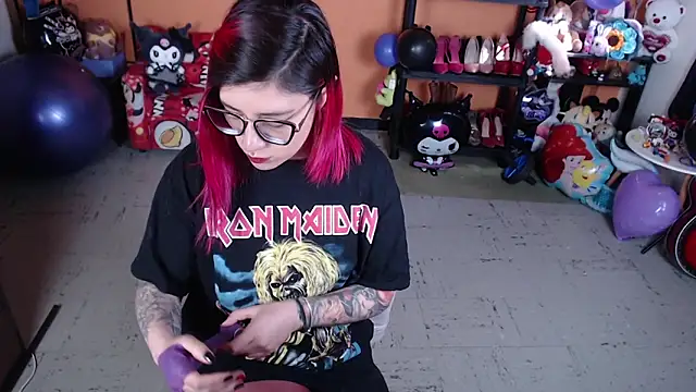 Snapshot of MissMiia2 chatting on 12, 9, 2025 MissMiia2 online show from 12, 9, 2025