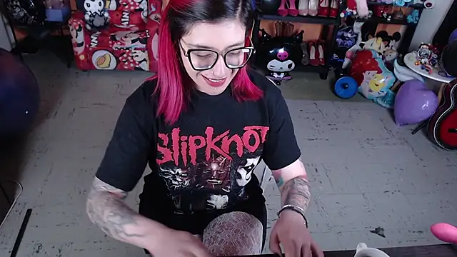 Snapshot of MissMiia2 chatting on 14, 9, 2025 MissMiia2 online show from 14, 9, 2025