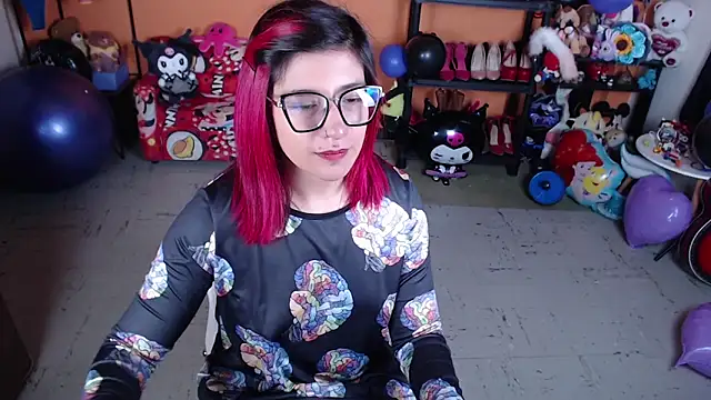 Snapshot of MissMiia2 chatting on 16, 9, 2025 MissMiia2 online show from 16, 9, 2025