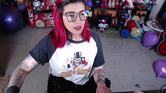 Snapshot of MissMiia2 chatting on 18, 9, 2025 MissMiia2 online show from 18, 9, 2025