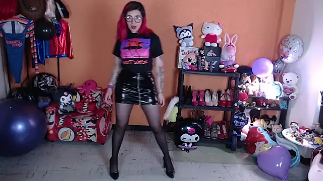 Snapshot of MissMiia2 chatting on 1, 10, 2025 MissMiia2 online show from 1, 10, 2025