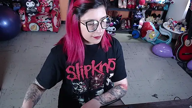 Snapshot of MissMiia2 chatting on 6, 10, 2025 MissMiia2 online show from 6, 10, 2025