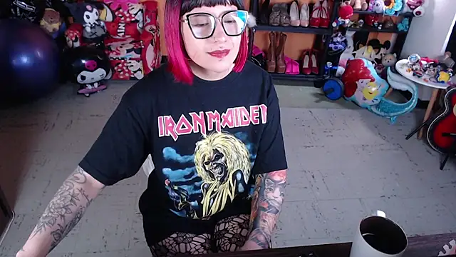 Snapshot of MissMiia2 chatting on 23, 10, 2025 MissMiia2 online show from 23, 10, 2025