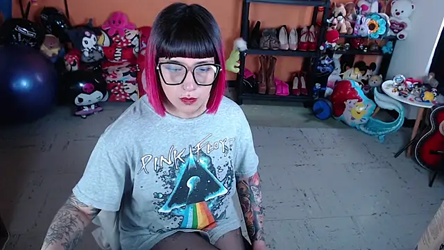 Snapshot of MissMiia2 chatting on 24, 10, 2025 MissMiia2 online show from 24, 10, 2025