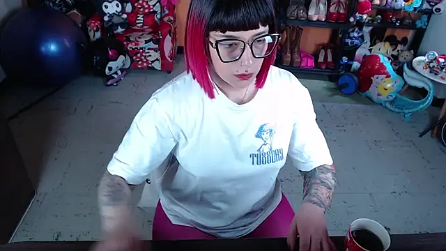 Snapshot of MissMiia2 chatting on 26, 10, 2025 MissMiia2 online show from 26, 10, 2025